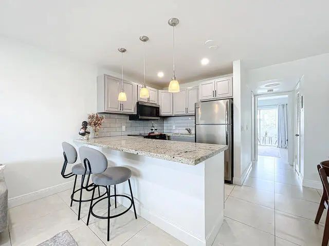 4 of 10 - 410 Chatham T, West Palm Beach, FL