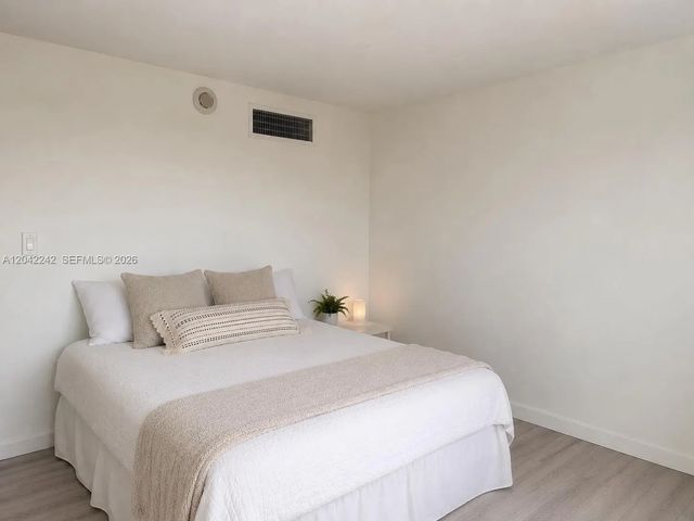 5 of 17 - 10275 Collins Avenue #431, Bal Harbour, FL