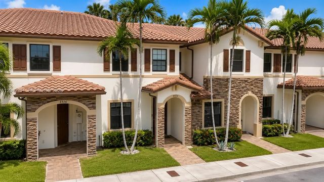 2 of 24 - 8954 W 35th Way, Hialeah, FL