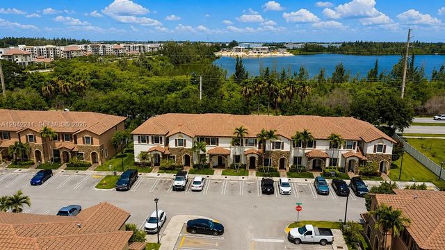 3 of 24 - 8954 W 35th Way, Hialeah, FL