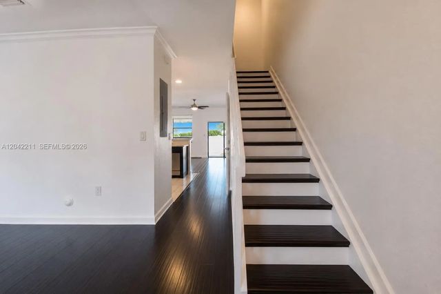 4 of 24 - 8954 W 35th Way, Hialeah, FL