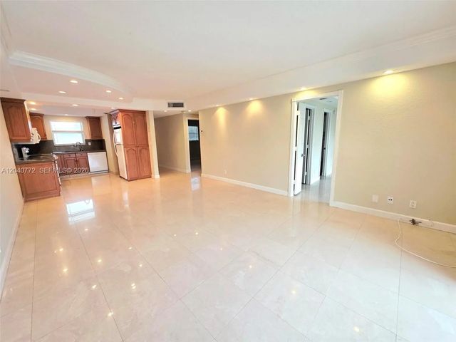 5 of 22 - 1400 Ne 57th Court #202, Fort Lauderdale, FL