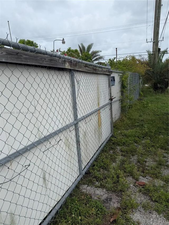3 of 16 - 16225 Ne 2nd Avenue, Miami, FL