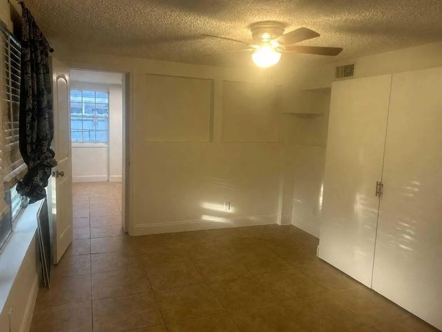 4 of 20 - 1067 Iroquois Avenue, Fort Lauderdale, FL
