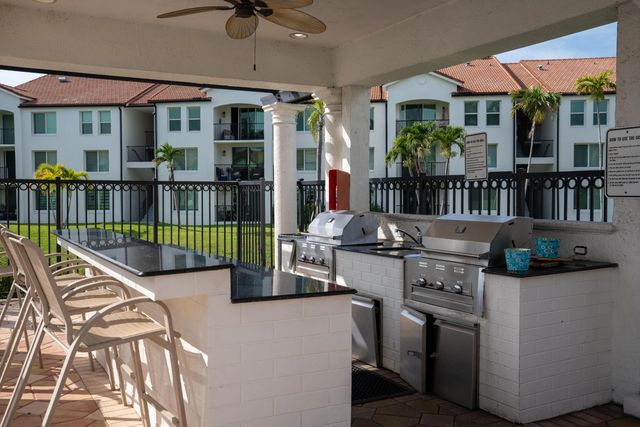 2 of 33 - 809 Villa Circle, Boynton Beach, FL