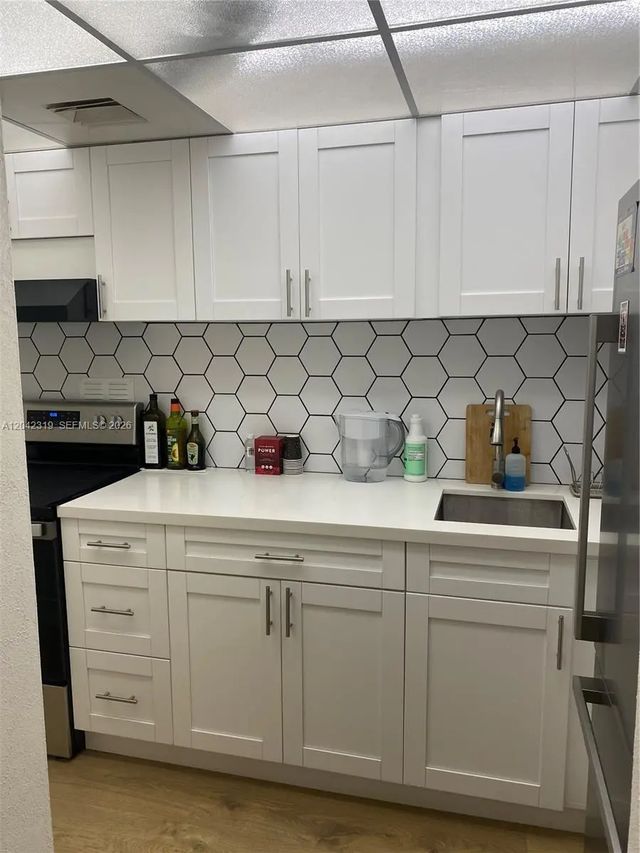 4 of 24 - 1000 West Avenue #531, Miami Beach, FL