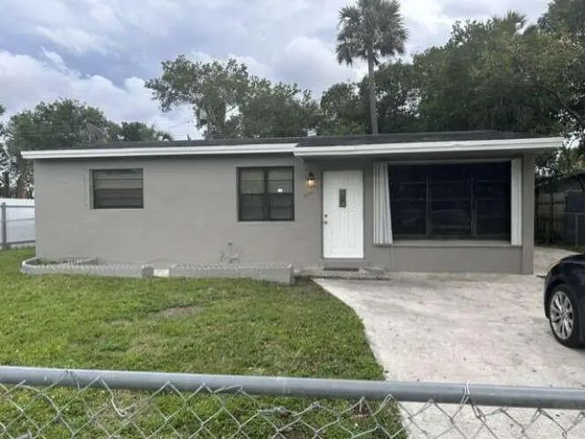 3370 Nw 8th Place, Lauderhill