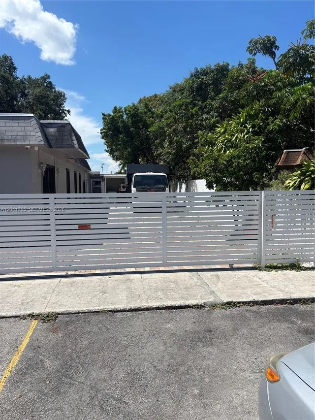 3 of 28 - 21122 Nw 39th Avenue, Miami Gardens, FL