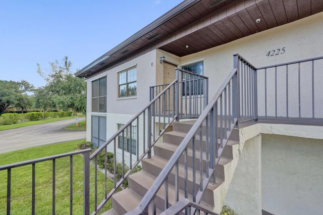 2 of 23 - 4225 S 57th Avenue #e, Greenacres, FL