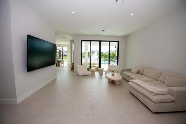 5 of 53 - 5746 Ashwood Circle W, Hollywood, FL