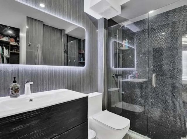 3 of 31 - 1720 Harrison Street #14h, Hollywood, FL