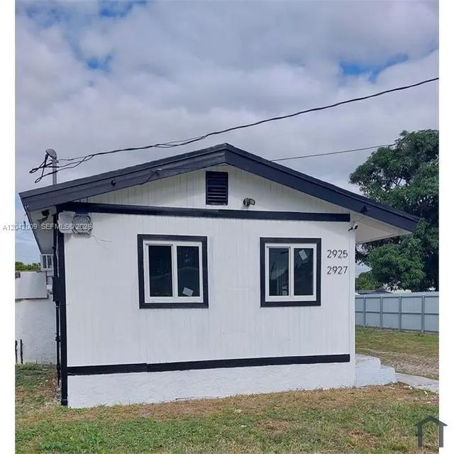 3 of 11 - 2927 Nw 60th Street, Miami, FL