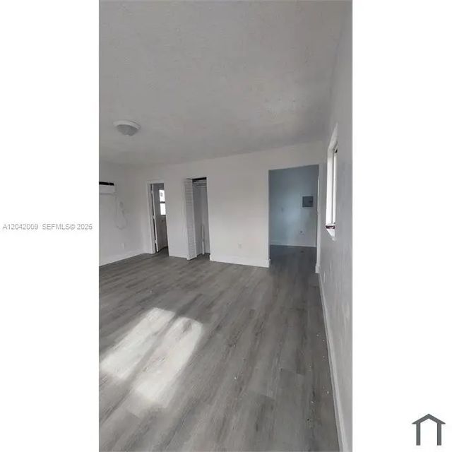 4 of 11 - 2927 Nw 60th Street, Miami, FL