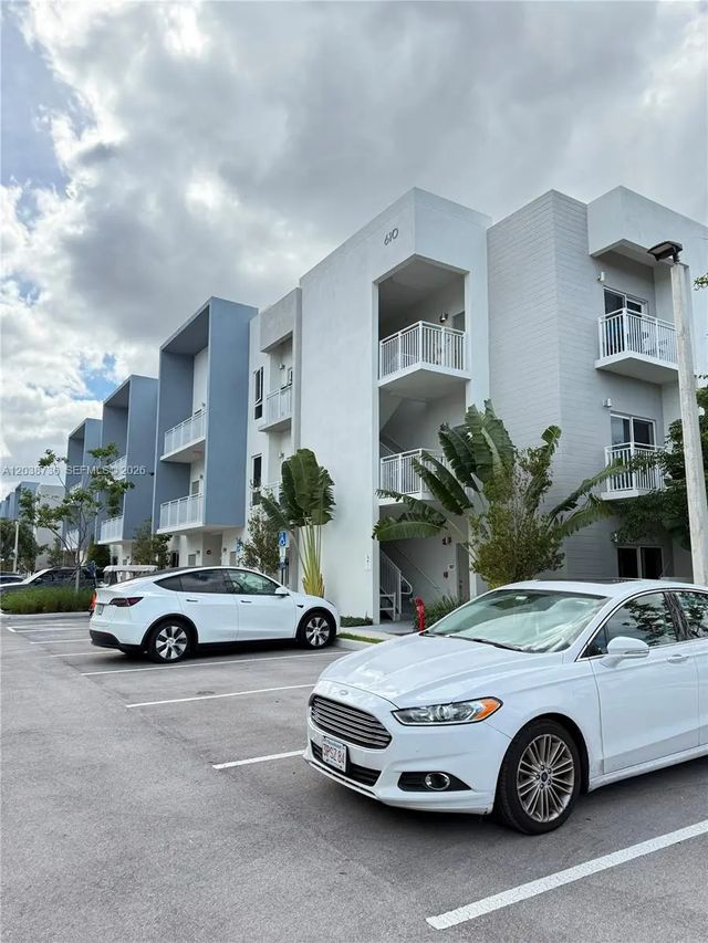 4 of 8 - 610 Ne 2nd Street #205, Dania Beach, FL