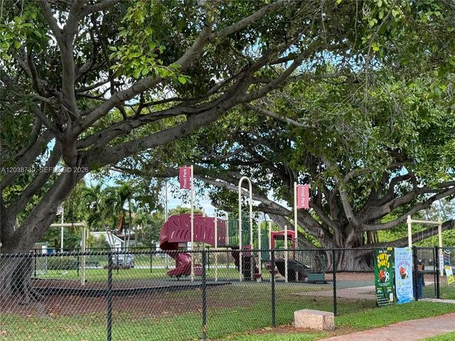 2 of 8 - 610 Ne 2nd Street #301, Dania Beach, FL