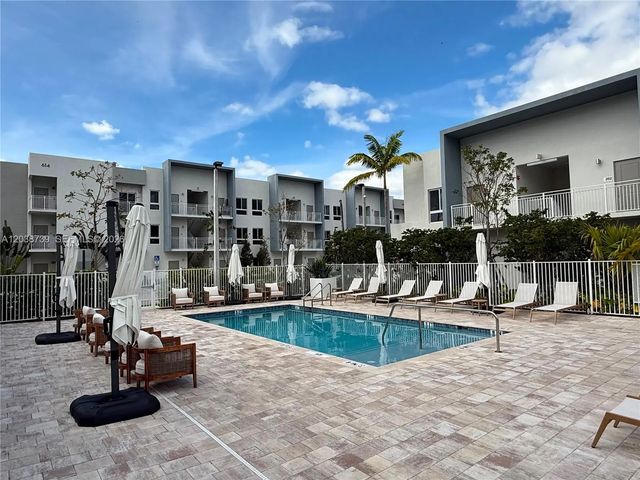 5 of 8 - 610 Ne 2nd Street #301, Dania Beach, FL