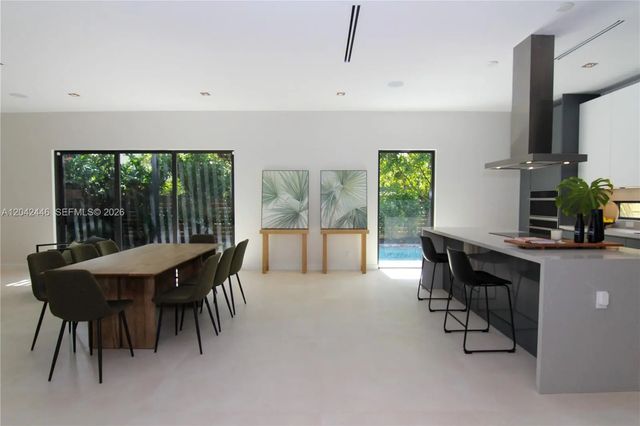 4 of 28 - 3540 Oak Avenue, Miami, FL