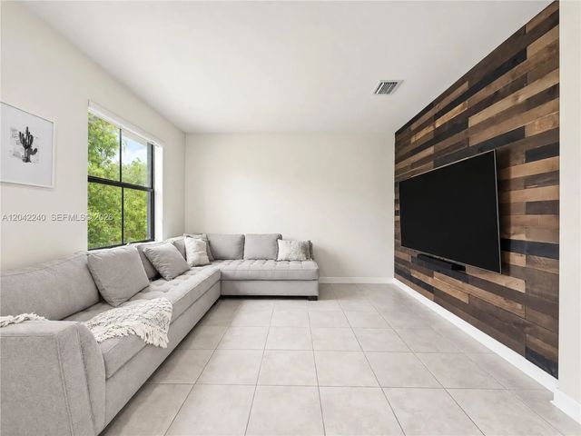 3 of 38 - 10604 W 33rd Lane, Hialeah, FL