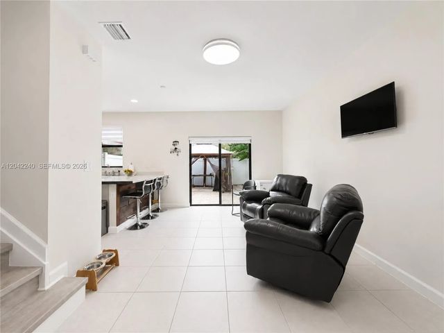 5 of 38 - 10604 W 33rd Lane, Hialeah, FL
