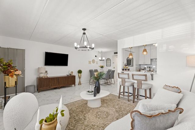 200 Village Green Circle E #206, Palm Springs