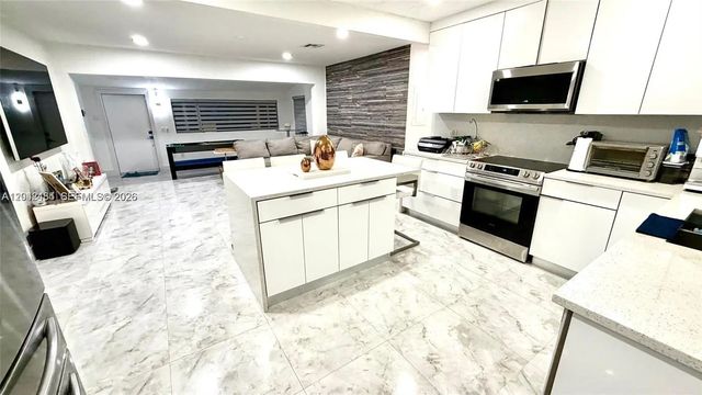 4 of 20 - 1555 Sw 21st Way, Fort Lauderdale, FL