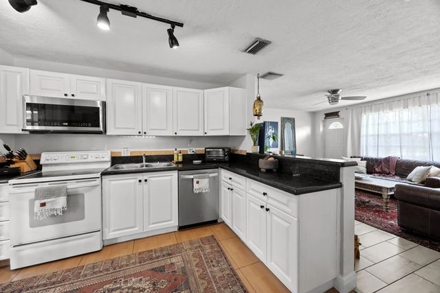 4 of 23 - 1427 Ne 30th Street, Pompano Beach, FL