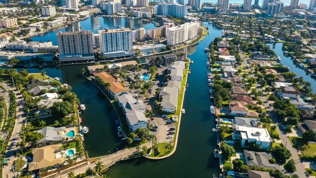 4 of 29 - 450 Paradise Isle Boulevard, Hallandale Beach, FL