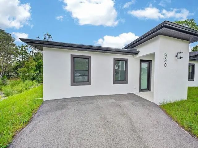 3 of 37 - 928-930 Hepburn Avenue, Lehigh Acres, FL