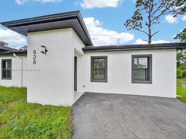 4 of 37 - 928-930 Hepburn Avenue, Lehigh Acres, FL
