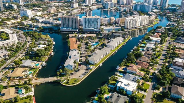 4 of 29 - 450 Paradise Isle Boulevard, Hallandale Beach, FL