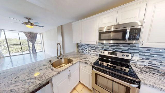 108 Royal Park  Drive #unit 4e, Oakland Park