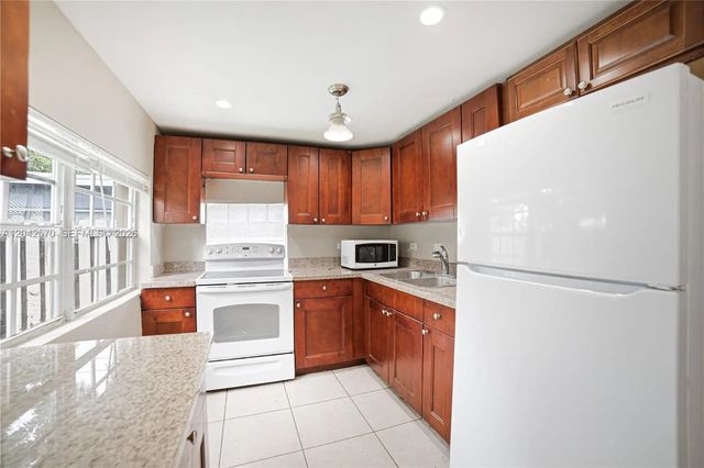 5 of 22 - 5217 Ne 2nd Avenue, Oakland Park, FL