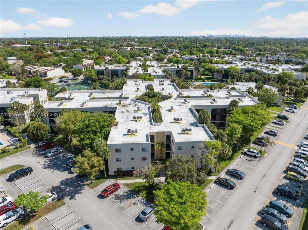 8065 Sw 107th Avenue #106, Miami