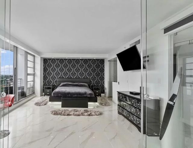 1720 Harrison Street #15a, Hollywood