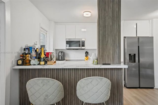 4 of 39 - 1614 West Avenue #203, Miami Beach, FL
