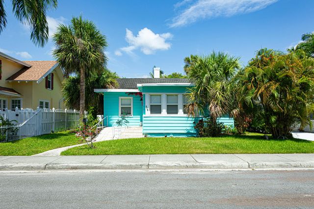 2 of 30 - 305 N Lakeside Drive, Lake Worth Beach, FL