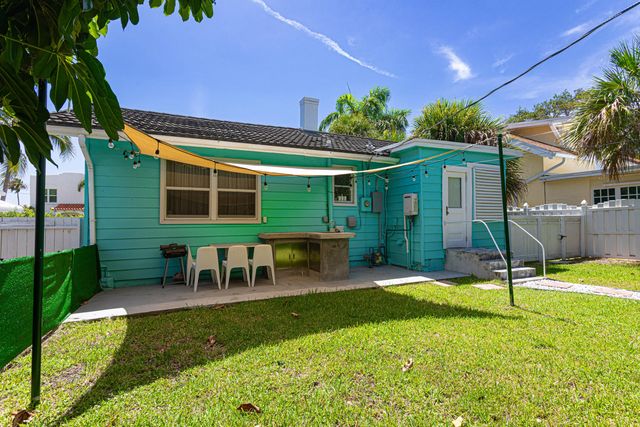 3 of 30 - 305 N Lakeside Drive, Lake Worth Beach, FL