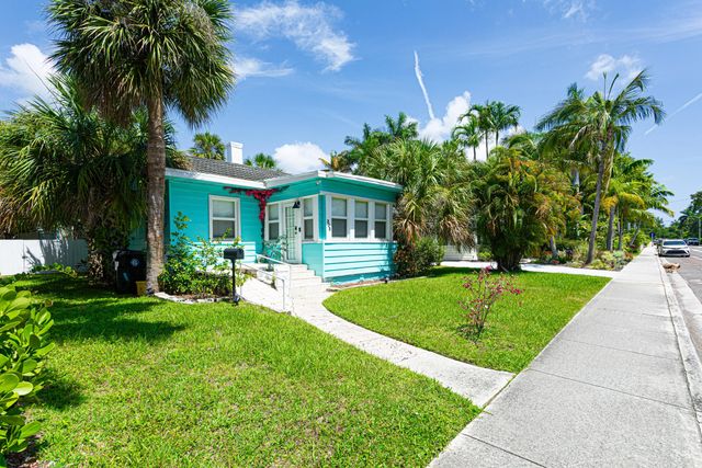4 of 30 - 305 N Lakeside Drive, Lake Worth Beach, FL