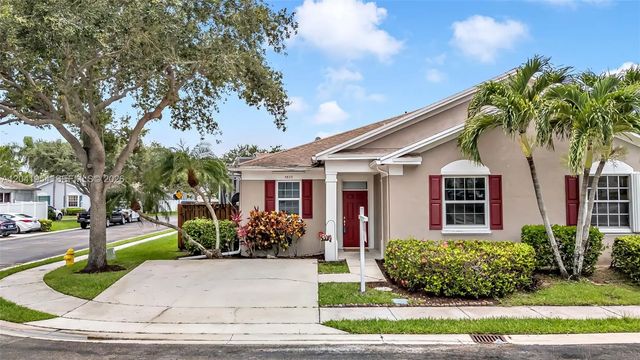 2 of 36 - 5823 Plum Harbor Circle, Tamarac, FL