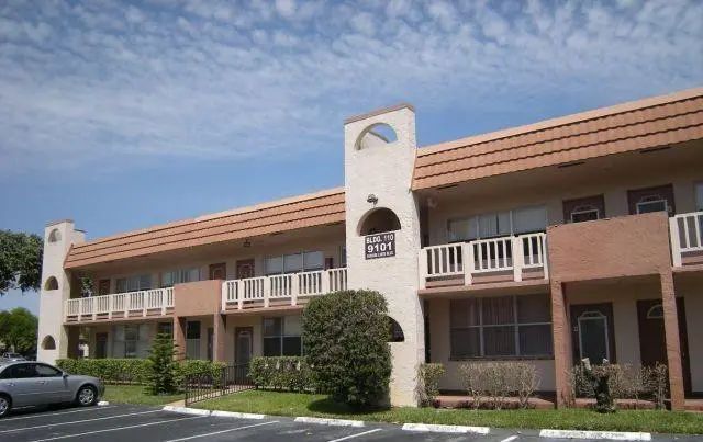 2 of 35 - 9101 Sunrise Lakes Boulevard #206, Sunrise, FL
