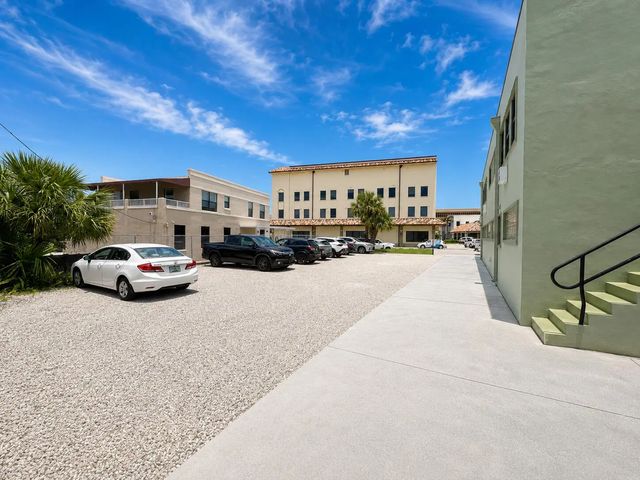 3 of 13 - 117 N 5th Street, Fort Pierce, FL