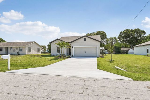 4 of 28 - 5200 Hickory Drive, Fort Pierce, FL