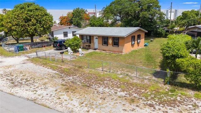 4 of 42 - 555 Harem Avenue, Opa-Locka, FL