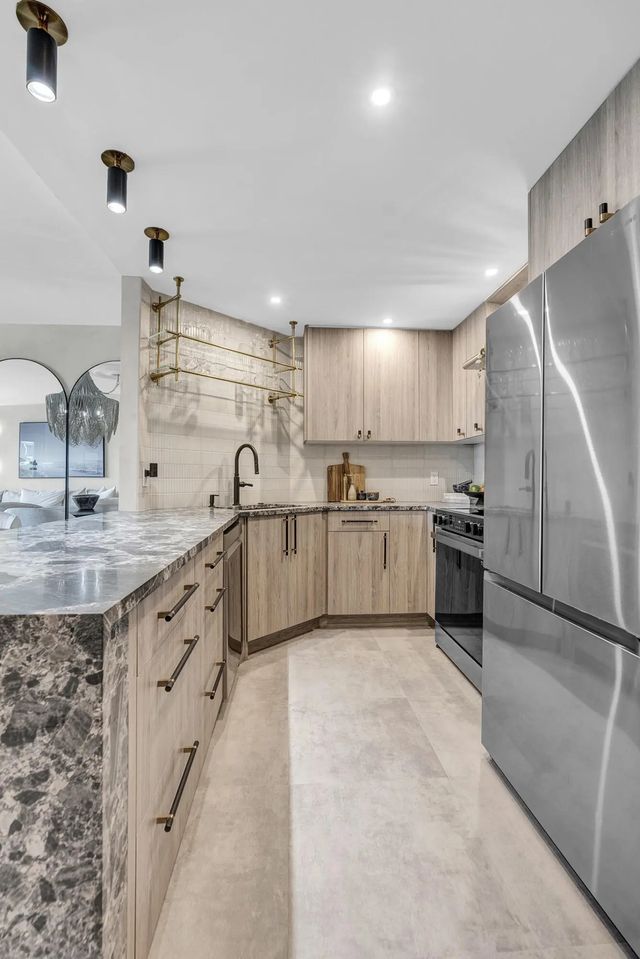 2 of 28 - 340 Sunset Drive #505, Fort Lauderdale, FL