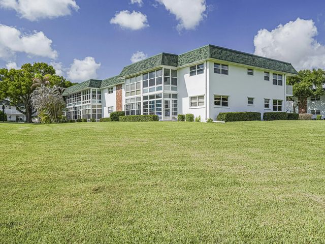 2 of 28 - 2800 Indian River Boulevard, Vero Beach, FL