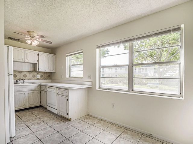 4 of 28 - 2800 Indian River Boulevard, Vero Beach, FL