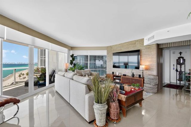 5 of 60 - 18671 Collins Avenue #1401, Sunny Isles Beach, FL