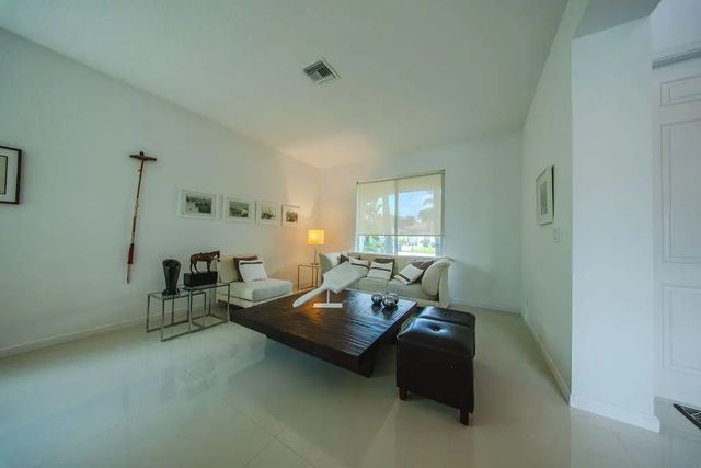 5 of 39 - 163 Bella Vista Way, Royal Palm Beach, FL