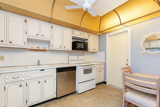 4 of 27 - 2731 Ne 14th St Causeway #121, Pompano Beach, FL