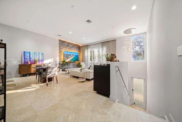 5 of 82 - 710 Ne 3rd Avenue, Fort Lauderdale, FL